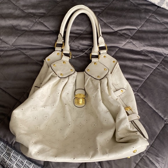 Gentle used Mahina Hobo by Louis Vuitton. - Picture 2 of 6